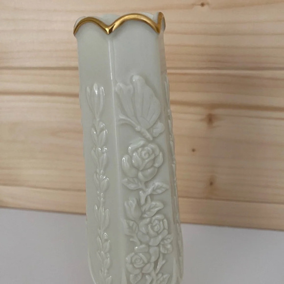 Lenox 5.5" Ivory Bud Vase with 24K Gold Trim & Floral Butterfly Design - Picture 4 of 6